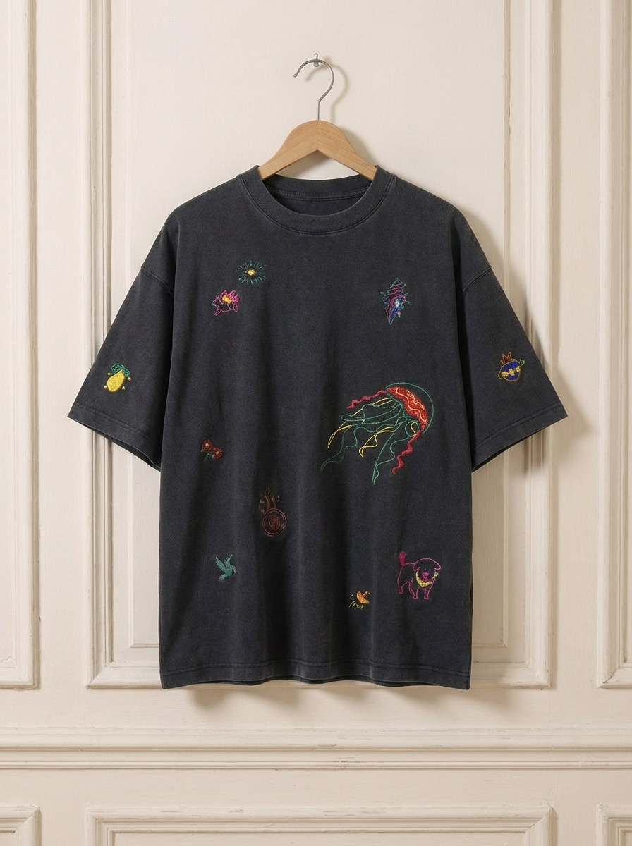 The Closer Look Tee Black