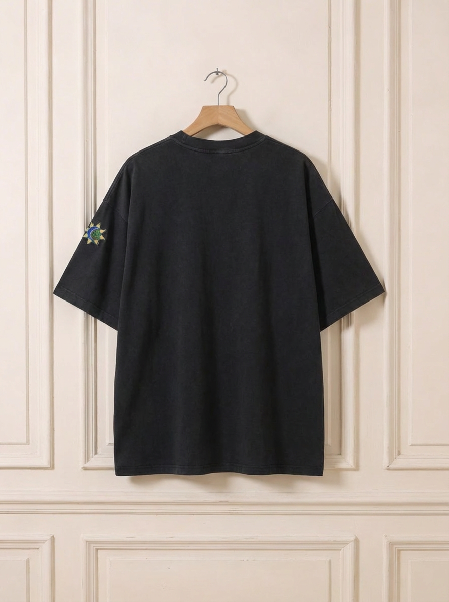 The Closer Look Tee Black
