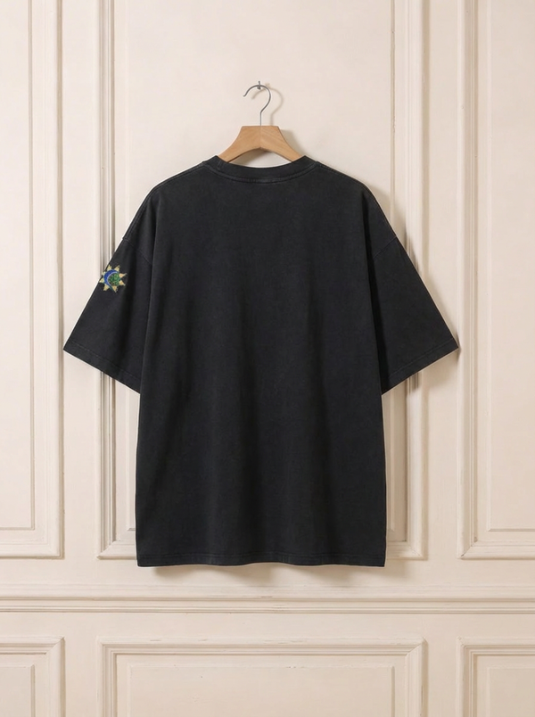 The Closer Look Tee Black